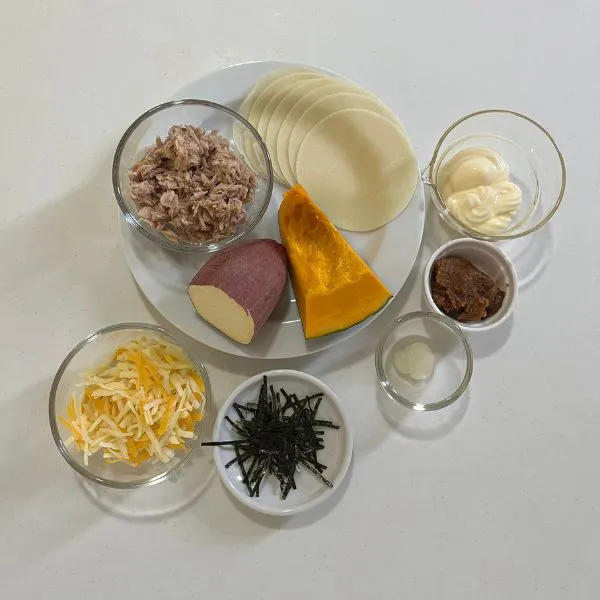 『サツマイモとカボチャの和風ピザ』の材料の写真（撮影：grape編集部）