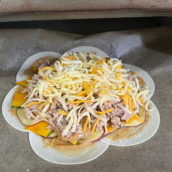 ピザをオーブントースターに入れた写真（撮影：grape編集部）