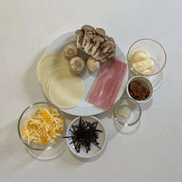 『キノコの和風ピザ』の材料（撮影：grape編集部）