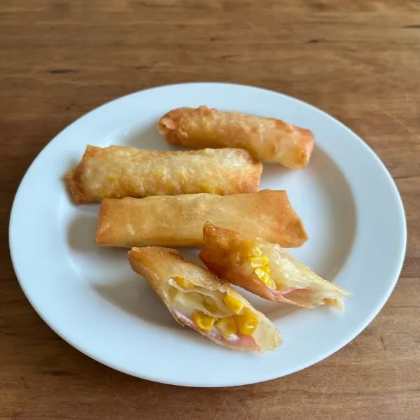 完成した『コーンとベーコンのチーズ春巻き』の写真（撮影：grape編集部）
