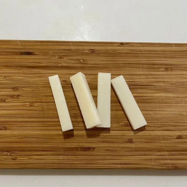 縦に4等分にした切り餅の写真（撮影：grape編集部）