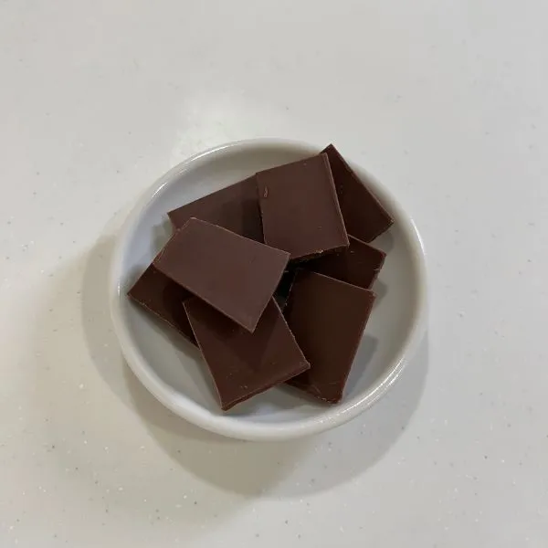 割った板チョコレートの写真（撮影：grape編集部）