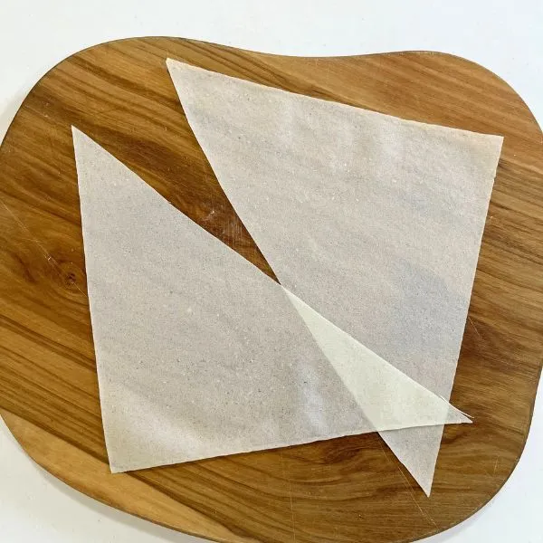 三角形の春巻きの皮の写真（撮影：grape編集部）