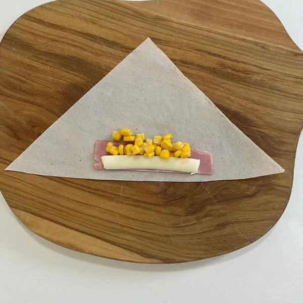 春巻きの皮に具材を載せた写真（撮影：grape編集部）