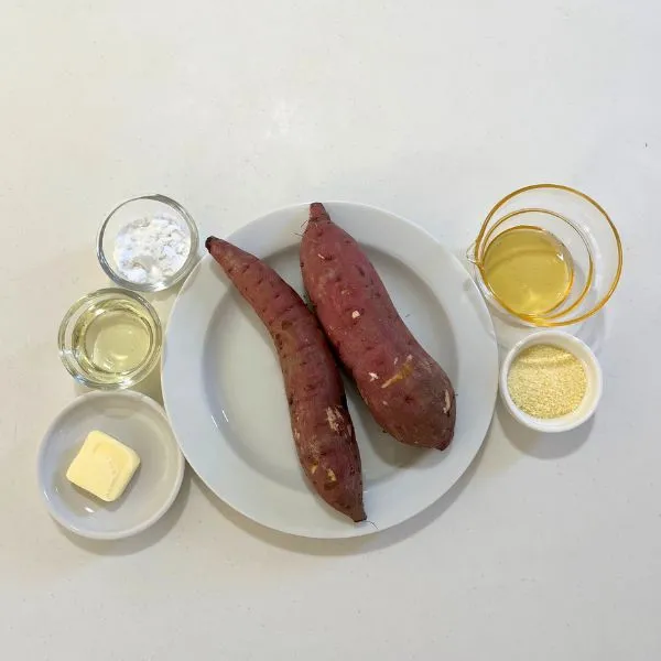 サツマイモのハニーバター揚げの材料の写真（撮影：grape編集部）