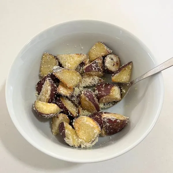 揚げ焼きにしたサツマイモの写真（撮影：grape編集部）