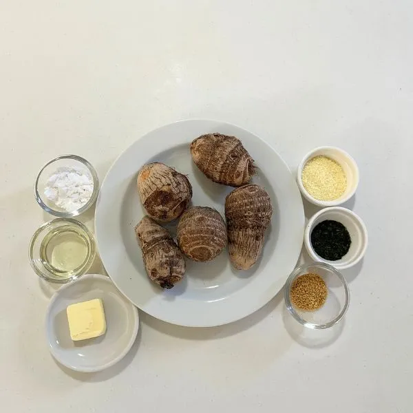 里芋の揚げじゃがバター風の材料の写真（撮影：grape編集部）