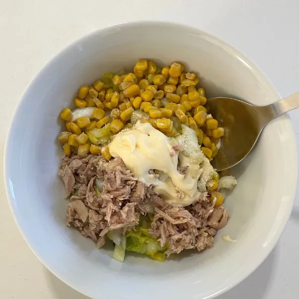 材料を混ぜている写真（撮影：grape編集部）