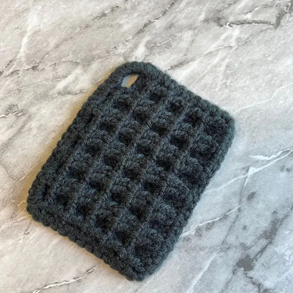 黒いアクリルたわしの写真（撮影：grape編集部）