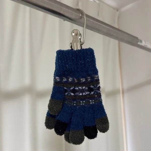 手袋を挟んでかけている写真（撮影：grape編集部）