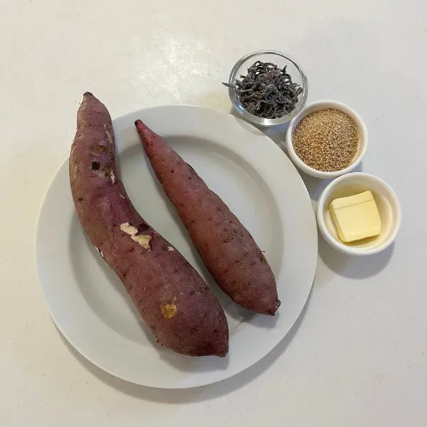 サツマイモのシュガーバター炒めの材料（撮影：grape編集部）