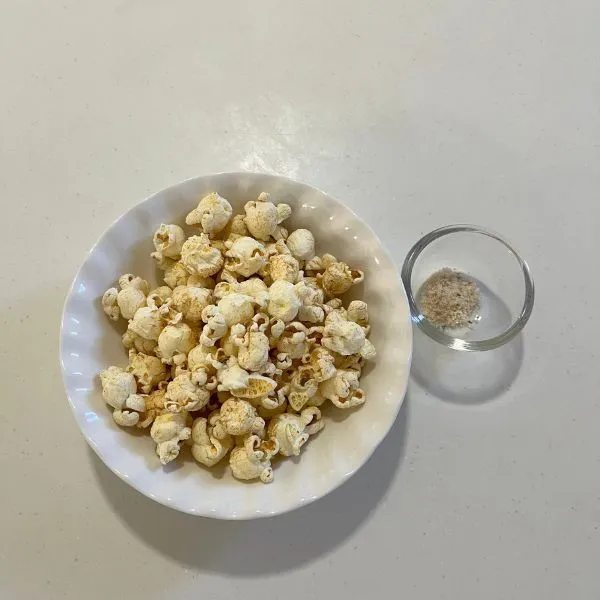 ポップコーンと塩昆布の塩（撮影：grape編集部）