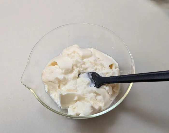 材料を混ぜ合わせる写真（撮影：grape編集部）