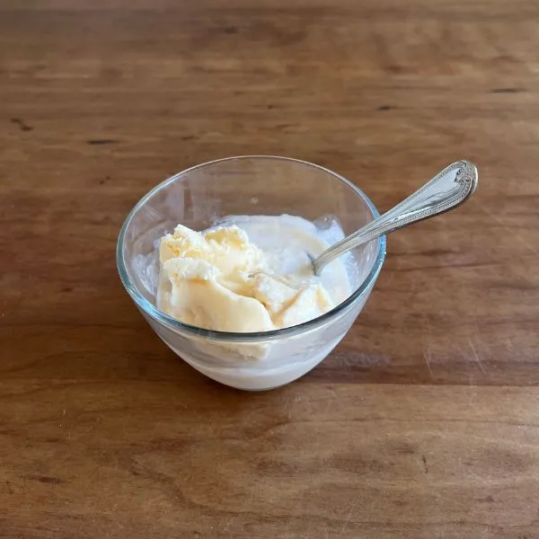 バニラアイスに麦茶をかけた写真（撮影：grape編集部）