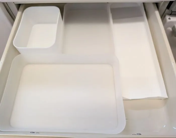 引き出し内にセットした写真（撮影：grape編集部）