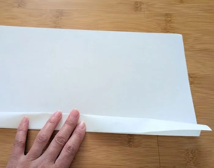 折り返した部分をさらに半分に折る写真（撮影：grape編集部）