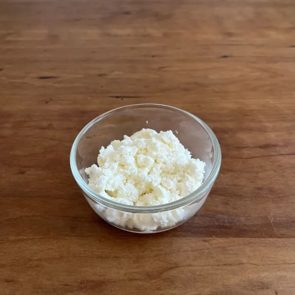 牛乳で作ったカッテージチーズ（撮影：grape編集部）