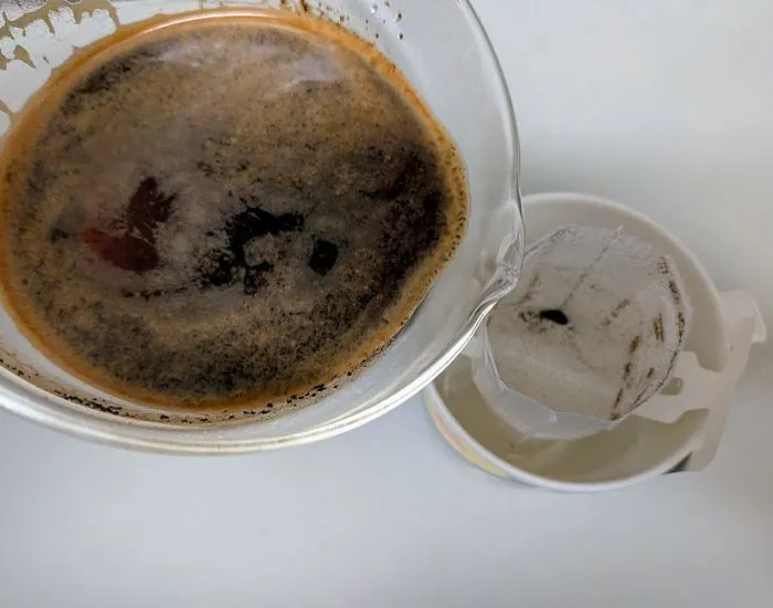 フィルターをマグカップにセットした写真（撮影：grape編集部）