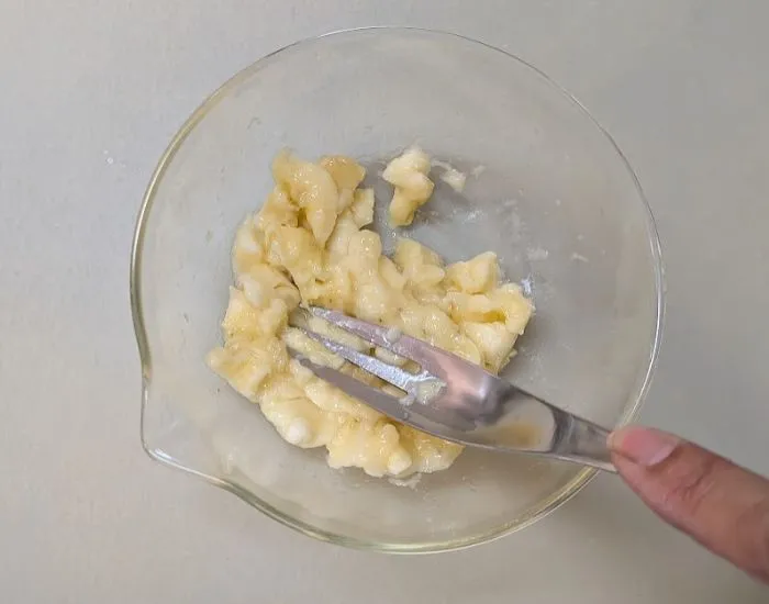 バナナを潰した写真（撮影：grape編集部）