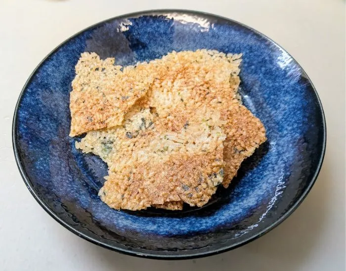 完成したパリパリせんべい（撮影：grape編集部）