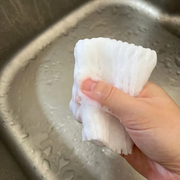 フルーツキャップを泡立てている様子（撮影：grape編集部）