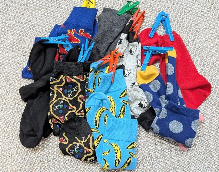 洗濯ばさみがついた靴下（撮影：grape編集部）