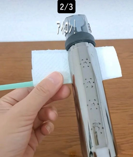 アイロンを使う様子