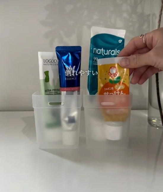 くつしたカップに入れた歯磨き粉たち