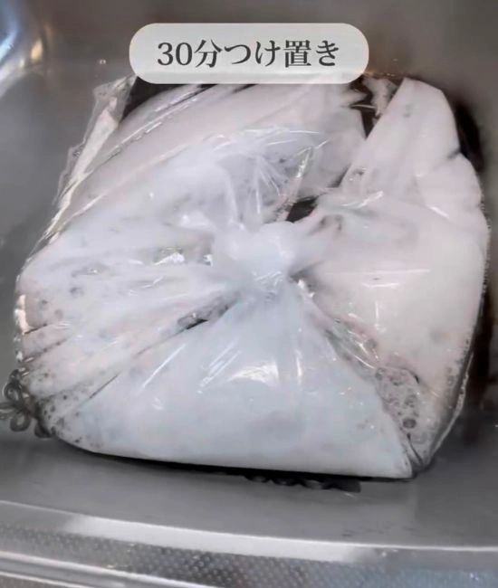 放置状態の換気扇パーツ