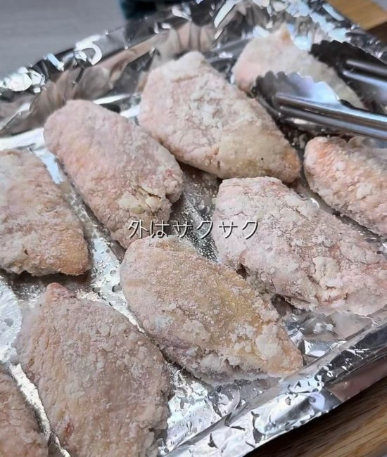 耐熱皿に並んだ手羽先