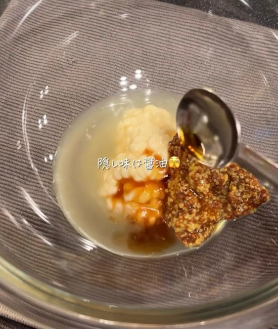 調味料を入れたボウル