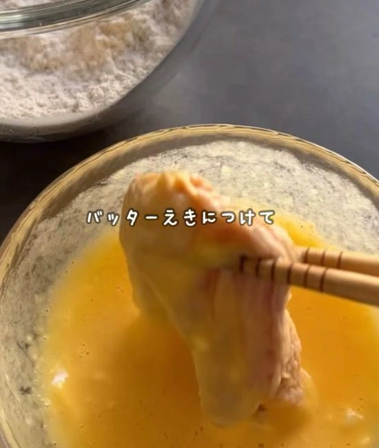 バッター液をくぐらせる様子