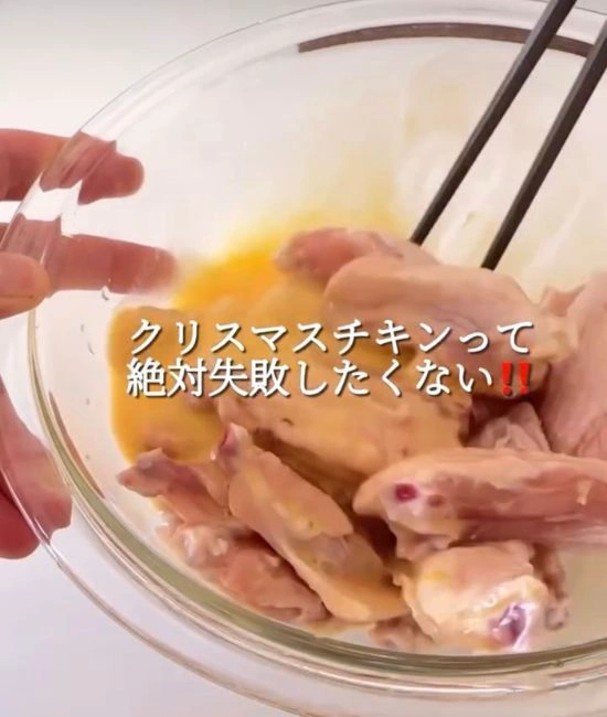 卵と牛乳を絡める様子