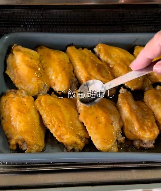 タレを塗る様子