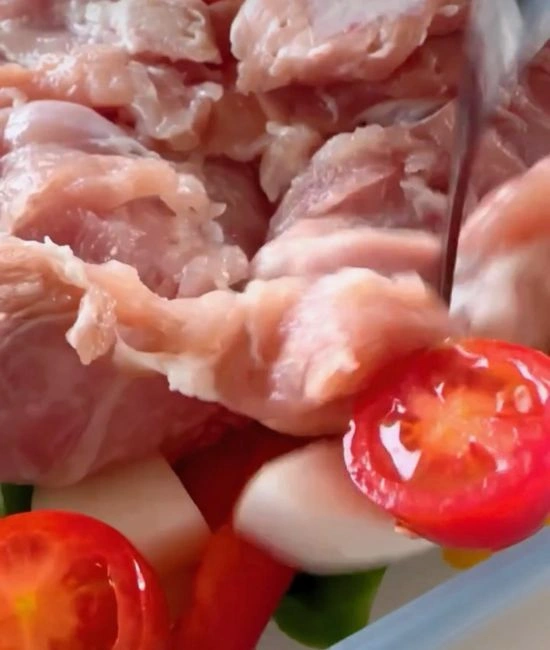 穴を開ける様子