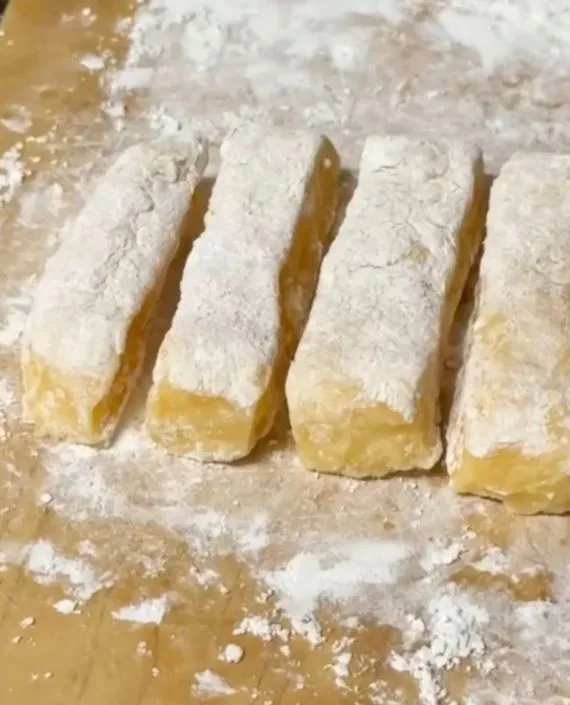 食べやすい大きさに切ったバター餅