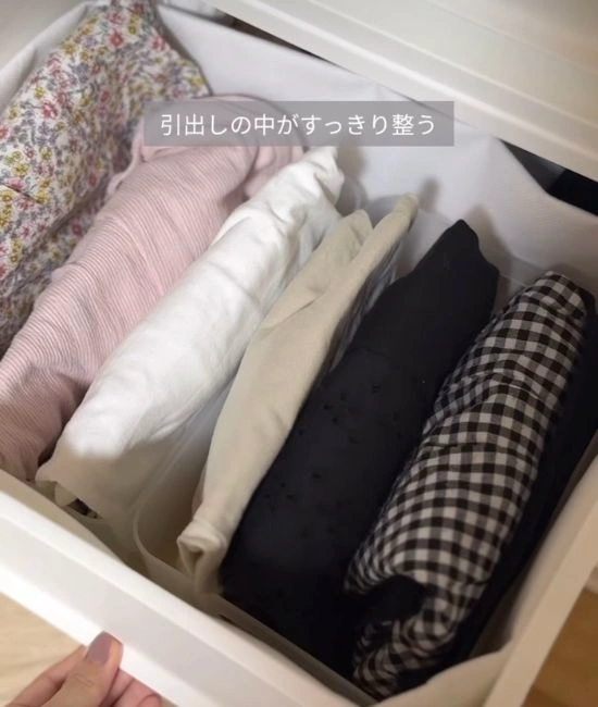 洋服ダンスの中