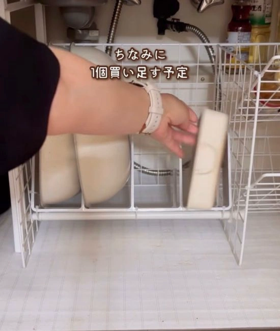 フライパンを入れる様子