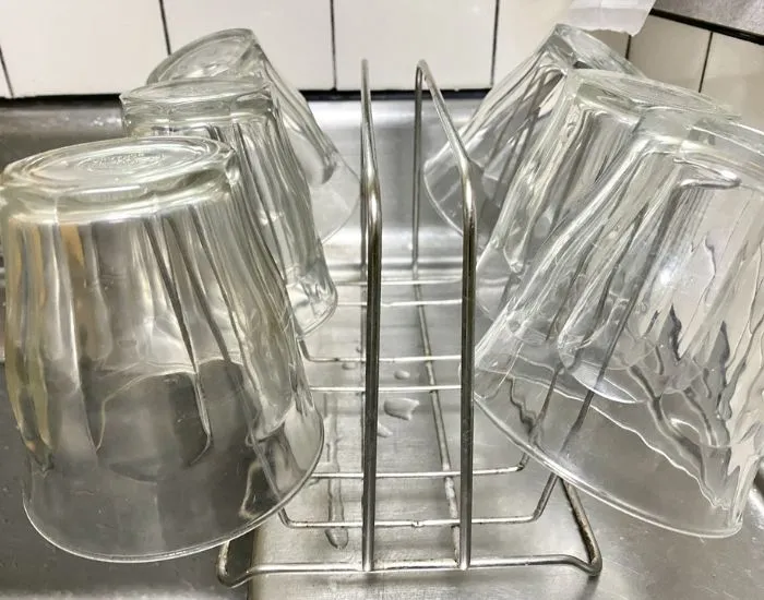 洗い終えたグラス