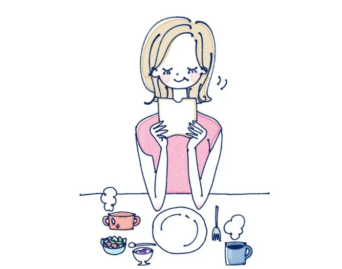 食事をしている女性