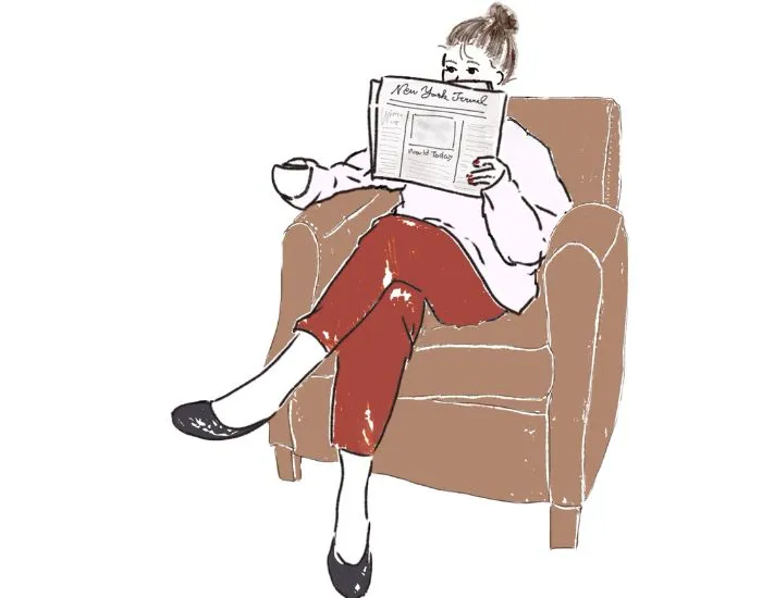 ソファに座っている女性