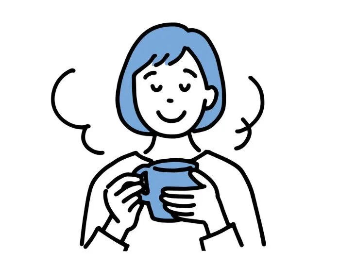 コーヒーの香りを楽しんでいる女性