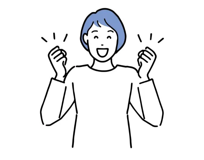 拳を握って両手を挙げた女性