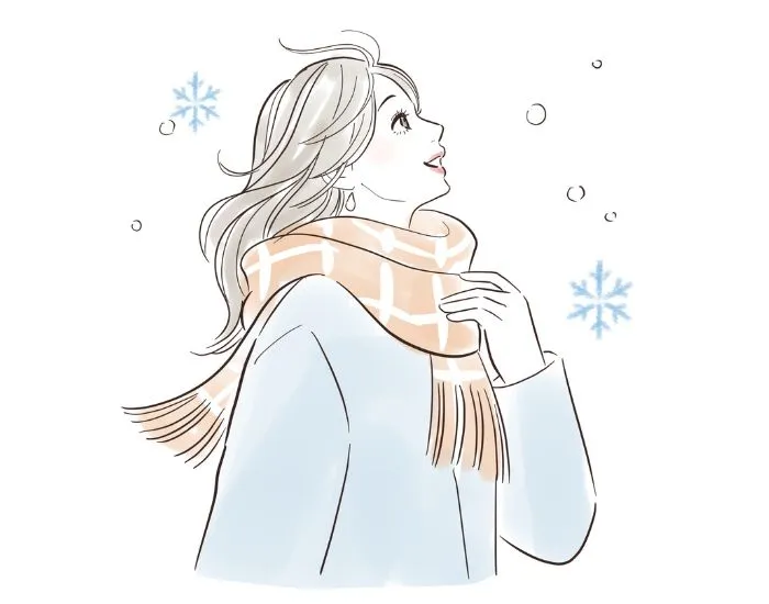 上を見上げる女性