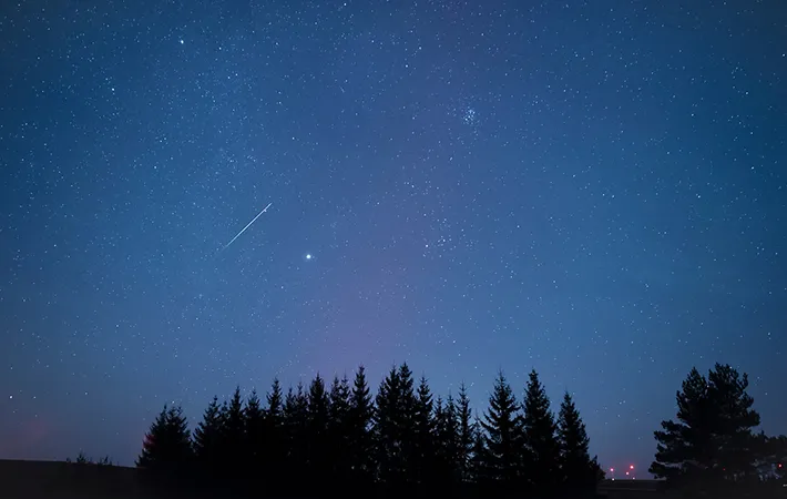 母天体は未確定で、流星の数が変化しやすい