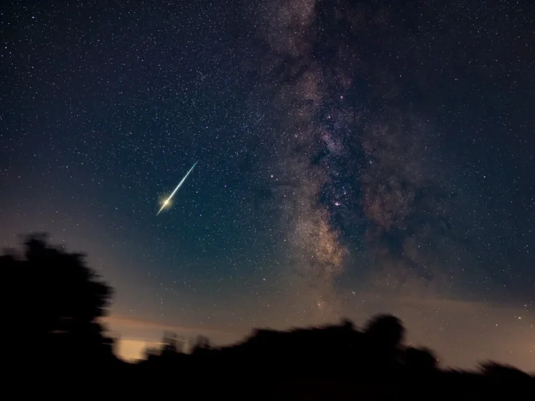 【2026年】しぶんぎ座流星群のピークはいつ?時間帯や方角、見える場所まで、観測のポイントを解説!