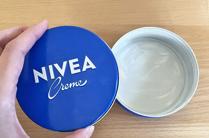 ニベア青缶の写真（撮影：grapeライフハック編集部）