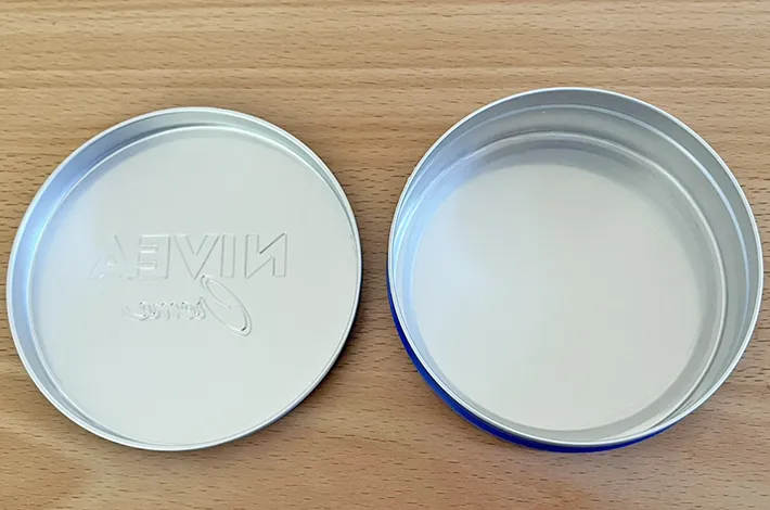 ニベア青缶の写真（撮影：grapeライフハック編集部）