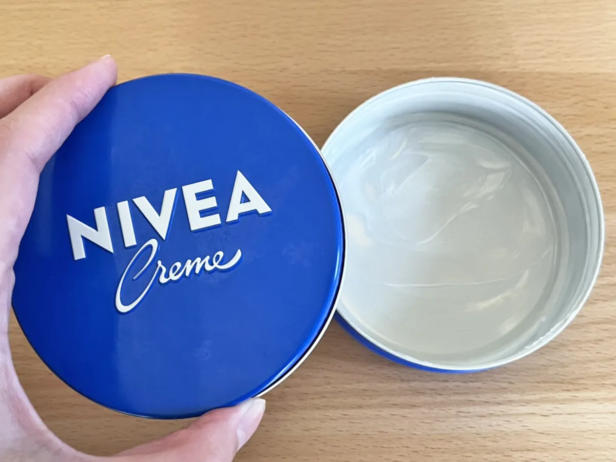ニベア青缶の写真（撮影：grapeライフハック編集部）