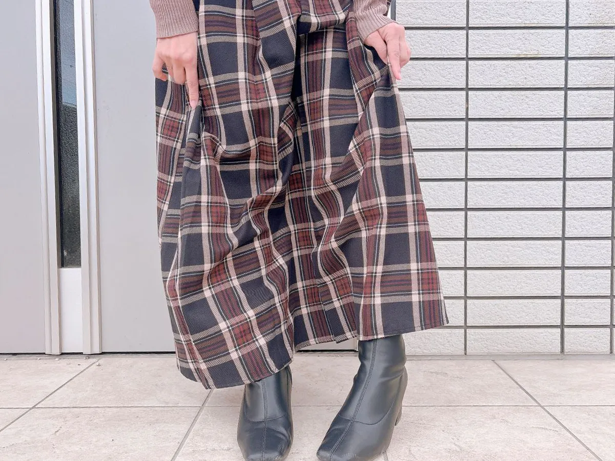 静電気でくっついたスカートの写真（撮影：キジカク）